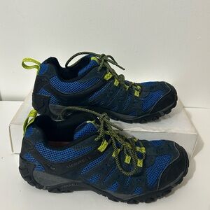 Merrell performance foot wear
Shoes Men Size7.5 Blue